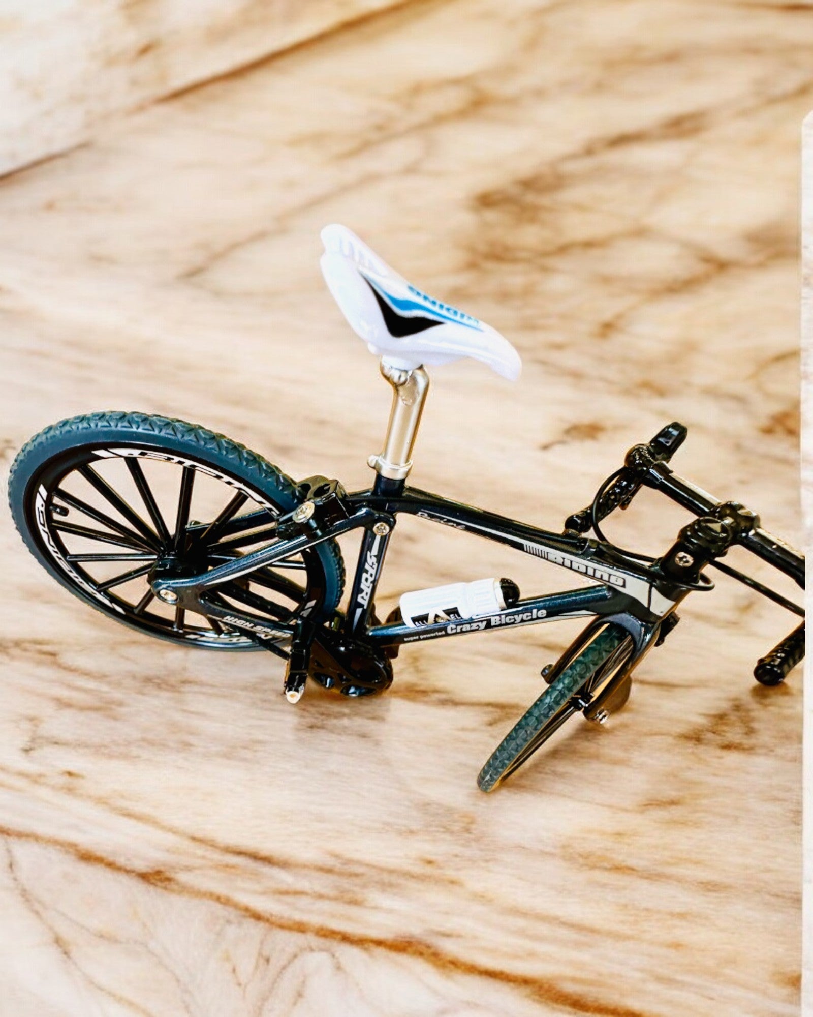 Model Miniatural Metalic Roșu Bicicletă "SpeedMaster" personalizare prin gravură pentru cadou, 2 variante de culoare