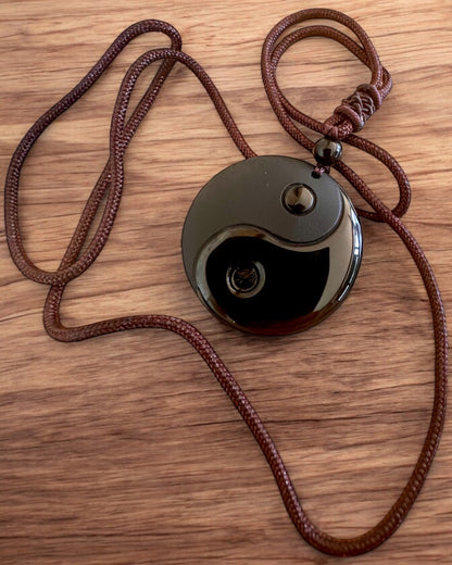 Colier Boho din Obsidian Yin Yang Tai Chi, posibilitate de personalizare prin gravură pentru cadou