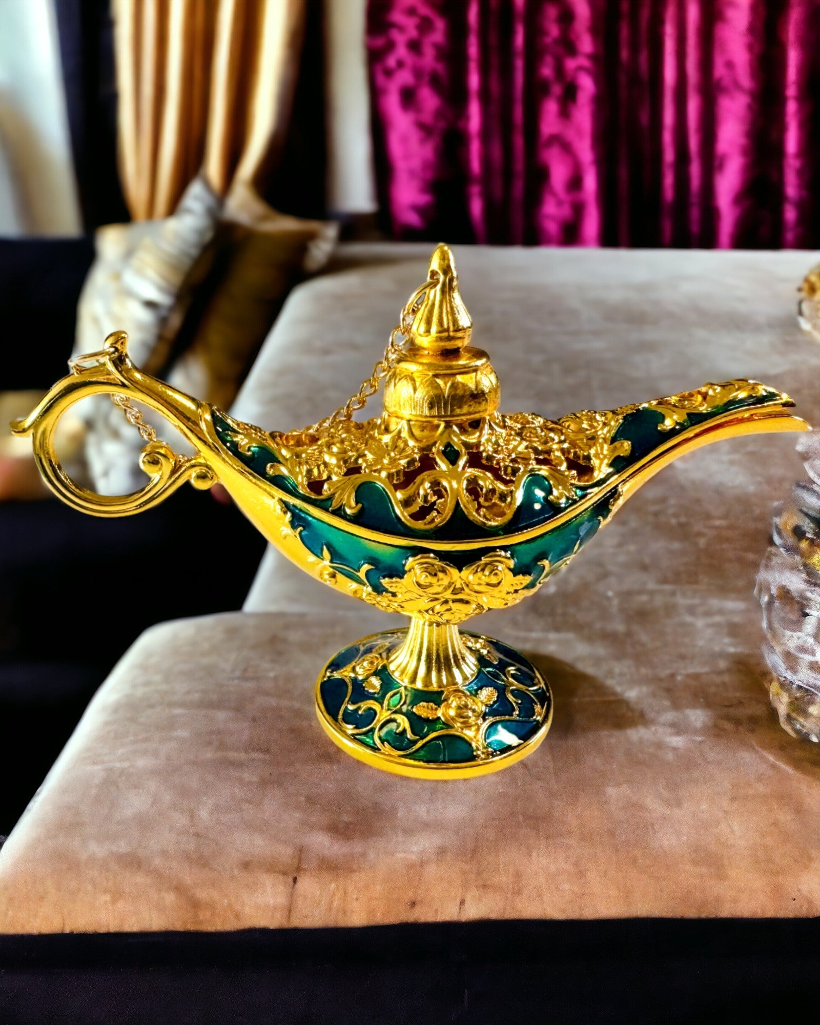 Lampă Mică Artizanală Aladdin - Artizanat Metalic Artistic pentru Decorarea Casei, gravură