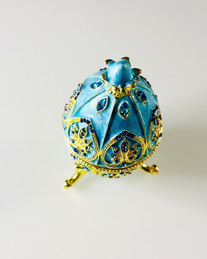 Ouăle Faberge Celeste – Organizator de Bijuterii Emailat - culoare cer albastru. Personalizare prin gravură.