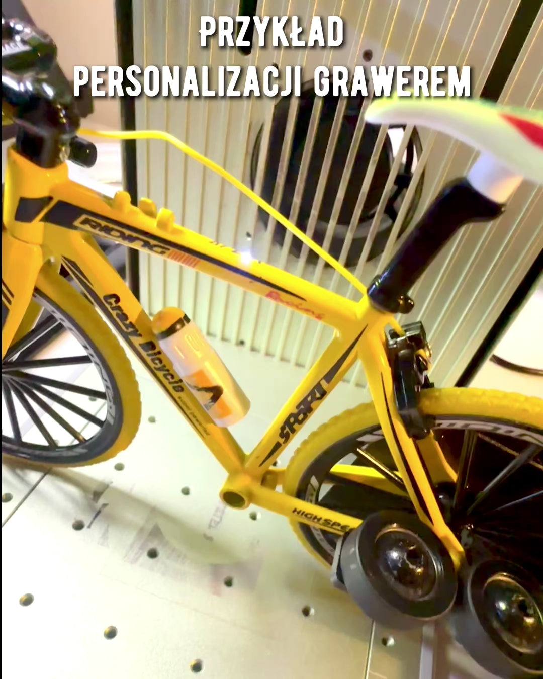 Model Miniatural Metalic Roșu Bicicletă "SpeedMaster" personalizare prin gravură pentru cadou, 2 variante de culoare